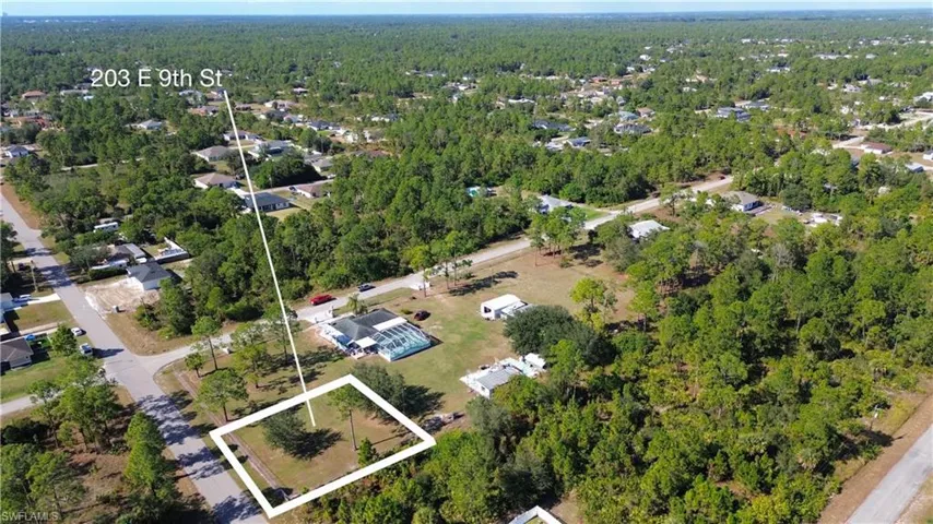 View of property location featuring a heavily wooded area and property boundaries highlighted