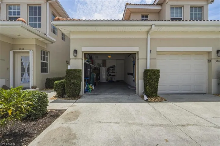 3053  Driftwood  WAY, Naples, FL 34109
