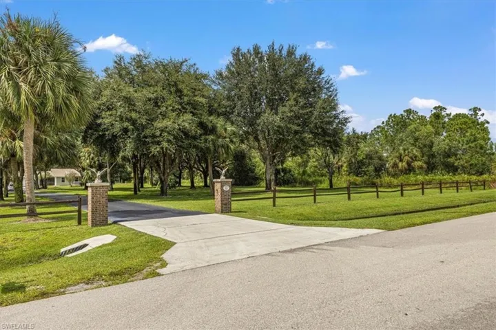 2861  Wilson N BLVD, Naples, FL 34120