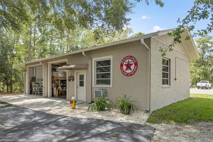 2861  Wilson N BLVD, Naples, FL 34120