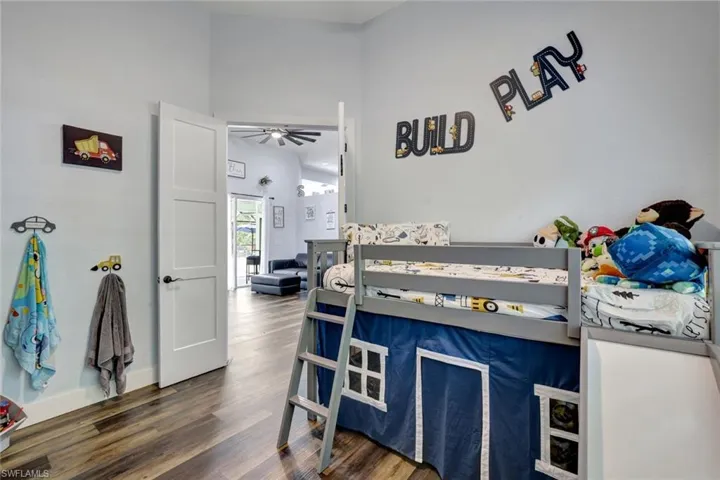 Den / Bedroom