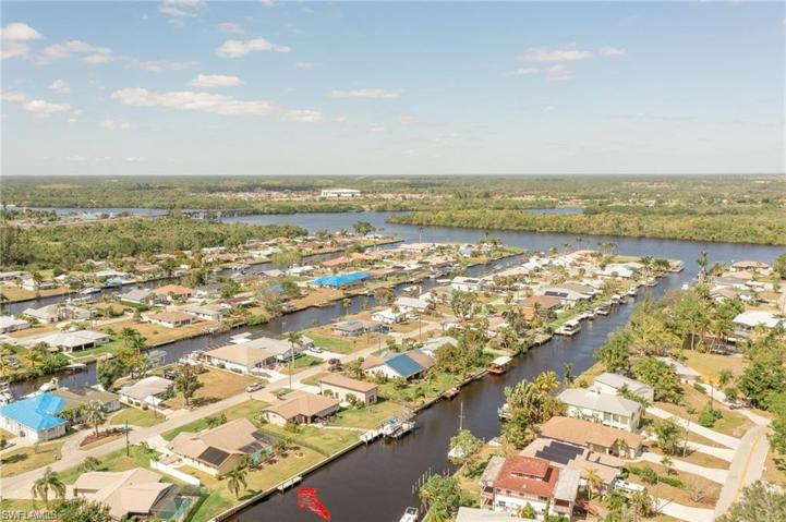 Minutes to the Caloosahatchee river