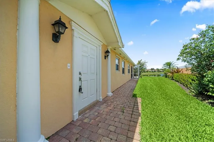 7558 Rozzini Ln, Naples, Florida 34114