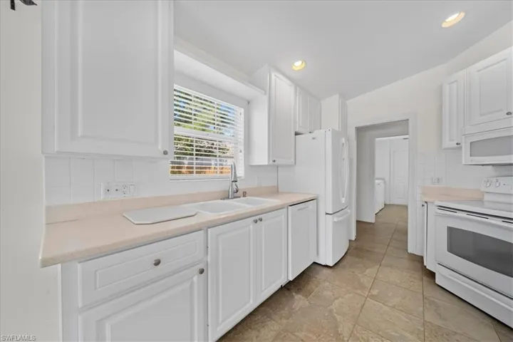 7558 Rozzini Ln, Naples, Florida 34114