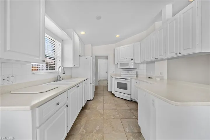7558 Rozzini Ln, Naples, Florida 34114