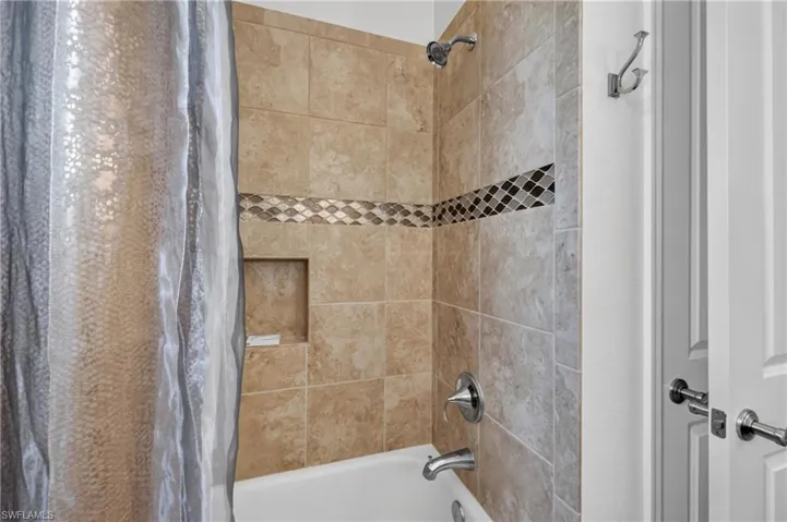 Guest bath tub/shower