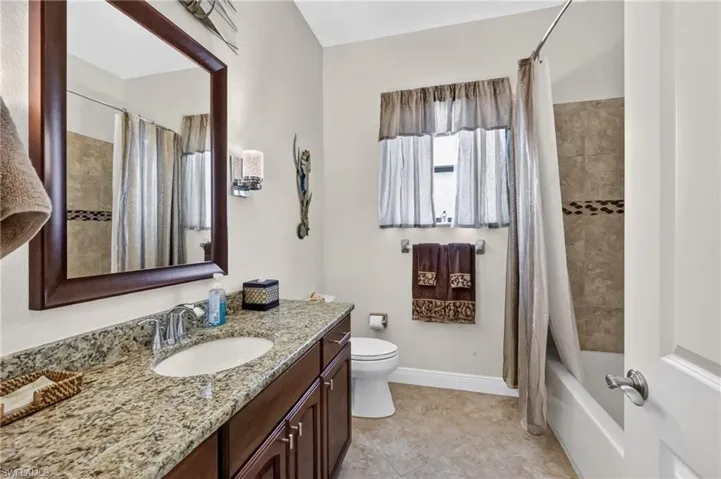guest bathroom for 2 guest bedrooms
