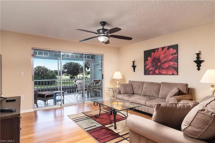 Living room direct to lanai