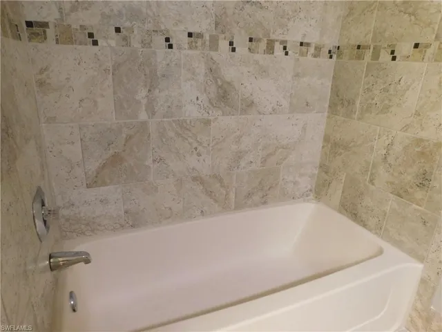 Bathroom with a bathing tub