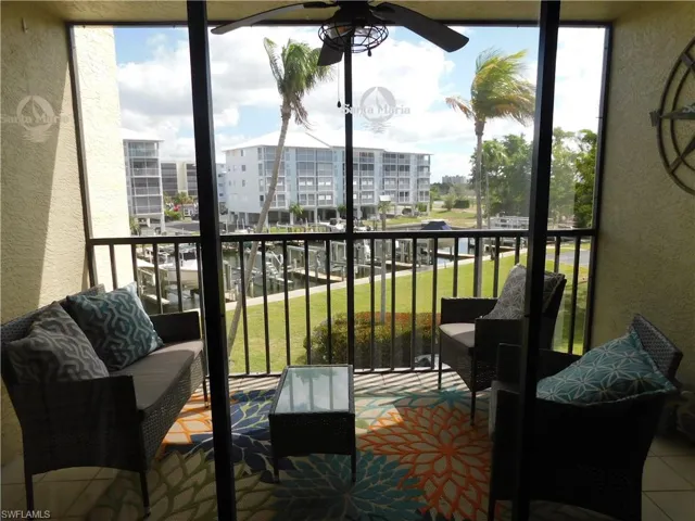 Balcony with ceiling fan