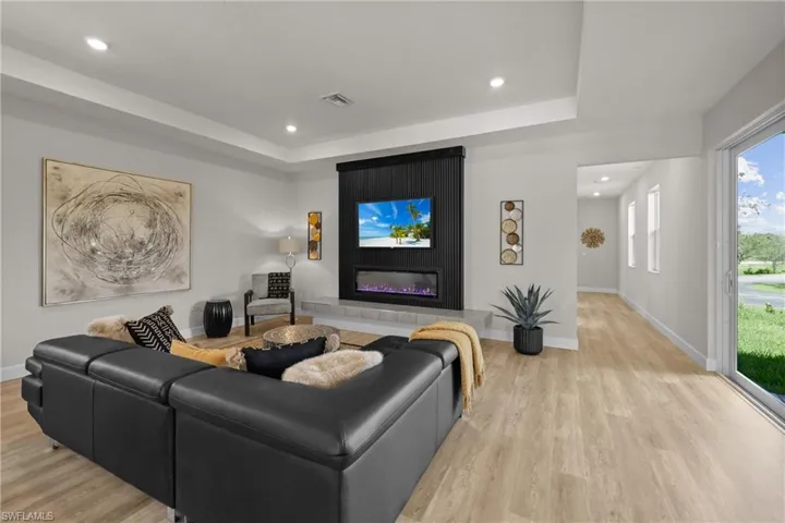 8738 Lakefront Ct, Fort Myers, Florida 33908