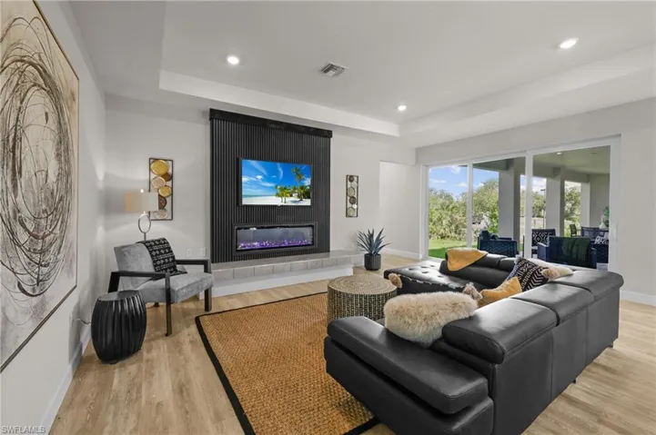 8738 Lakefront Ct, Fort Myers, Florida 33908