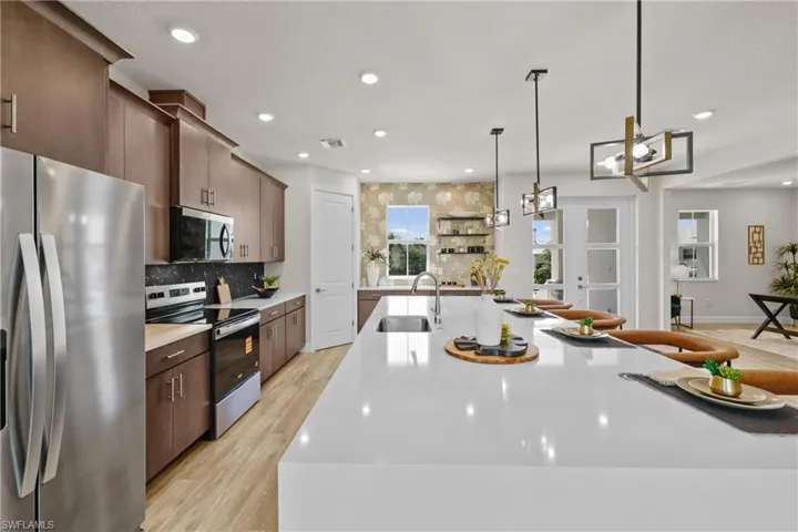 8738 Lakefront Ct, Fort Myers, Florida 33908