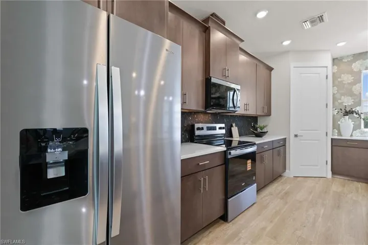 8738 Lakefront Ct, Fort Myers, Florida 33908