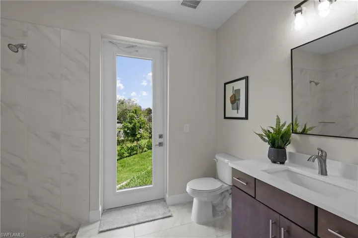 8738 Lakefront Ct, Fort Myers, Florida 33908
