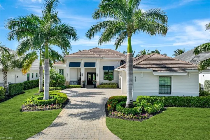 View of front of property featuring a front lawn
