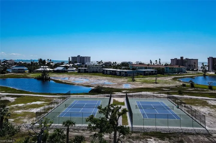 BAY BEACH COMMONS TENNIS COURTS & PATHS