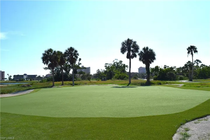 BAY BEACH COMMONS:  PUTTING GREEN
