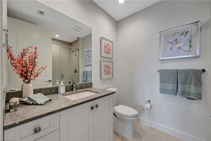 Guest bathroom 2