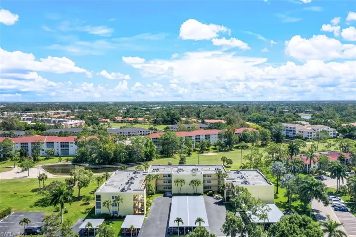 Bird's eye view of apartment complex