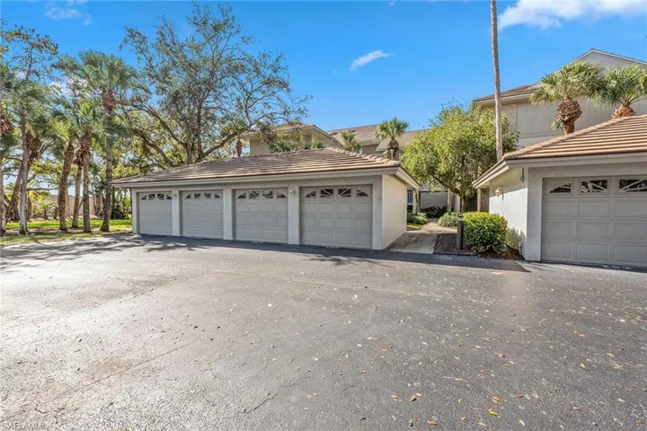 780  Waterford  DR, Naples, FL 34113