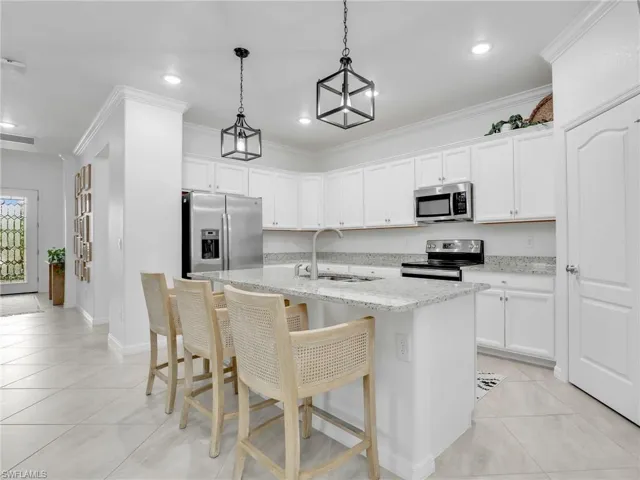 Open Kitchen with huge granite-top island