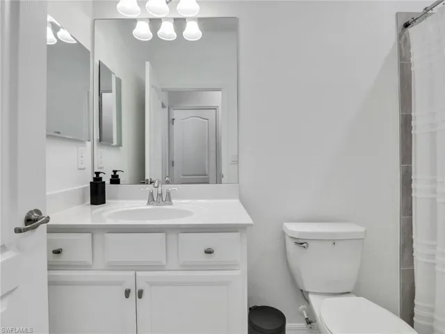 Full Hall Bath