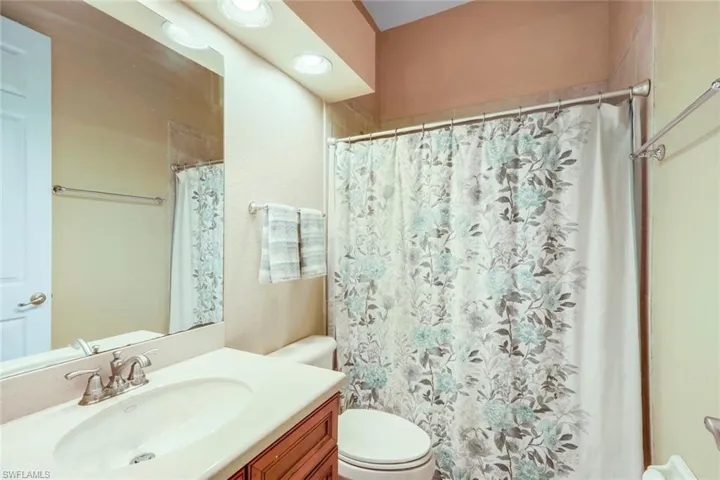 Guest bathroom #1