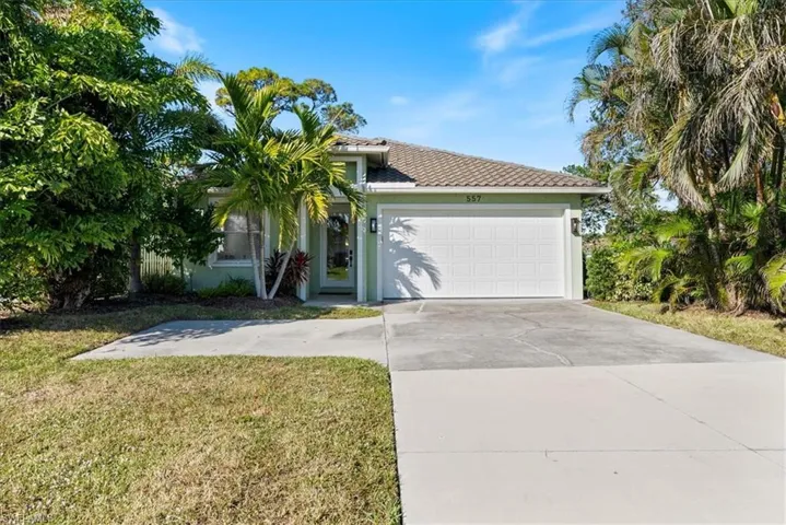 557  96th N AVE, Naples, FL 34108