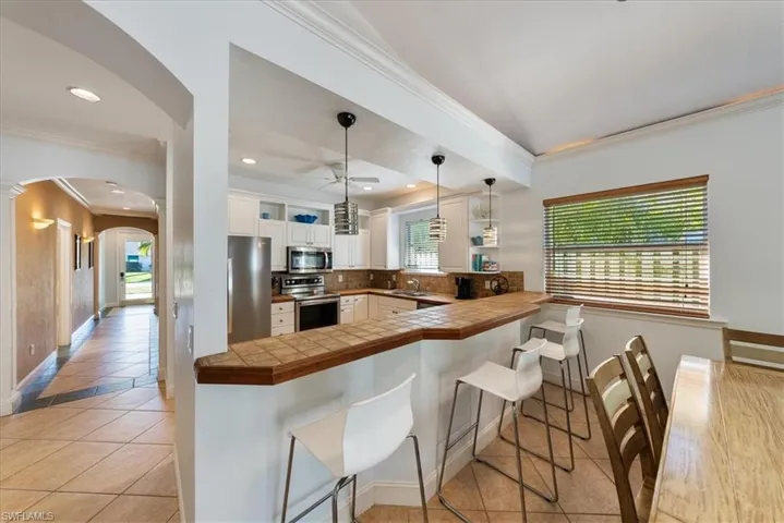 557  96th N AVE, Naples, FL 34108