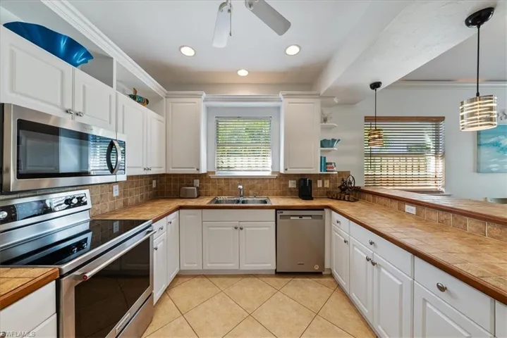 557  96th N AVE, Naples, FL 34108