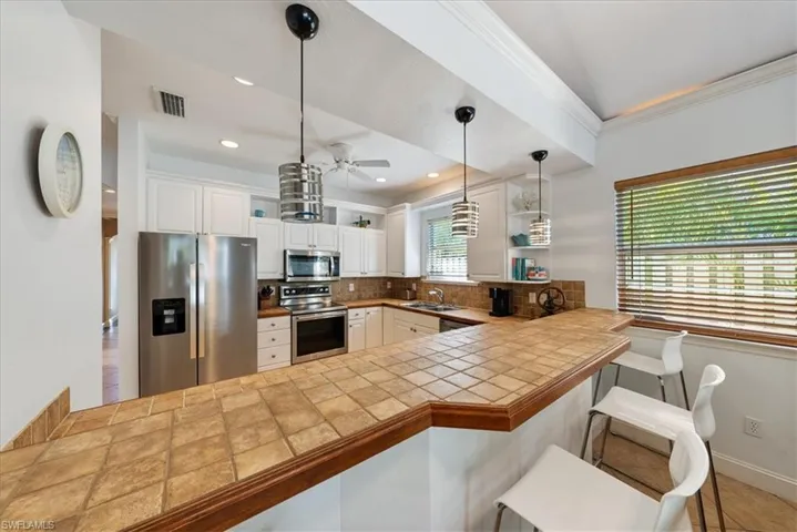 557  96th N AVE, Naples, FL 34108