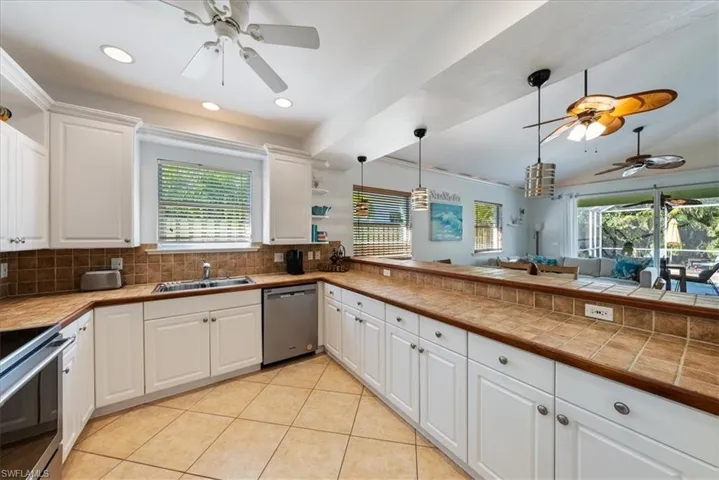 557  96th N AVE, Naples, FL 34108