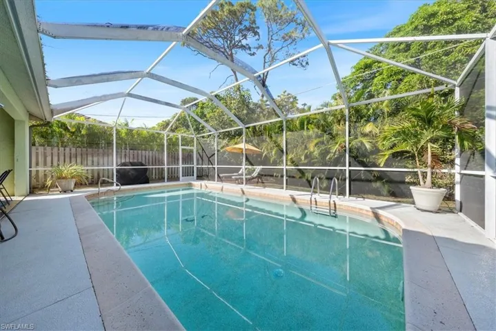 557  96th N AVE, Naples, FL 34108
