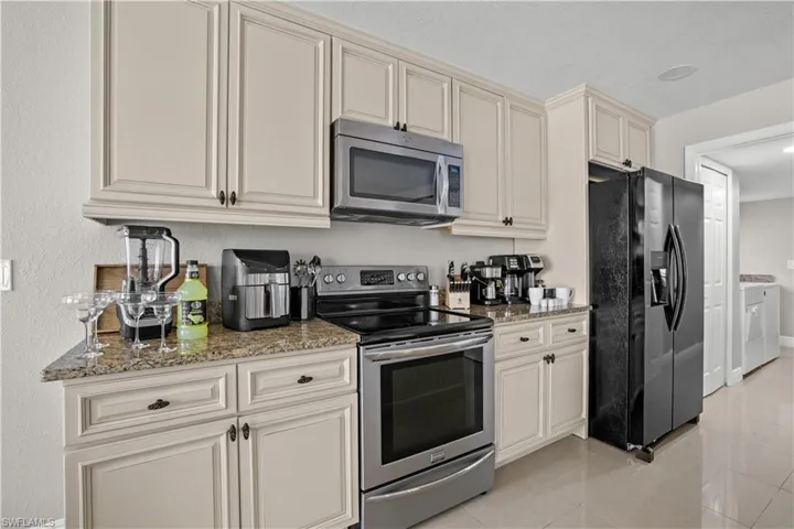828 SW 51st  TER, Cape Coral, FL 33914
