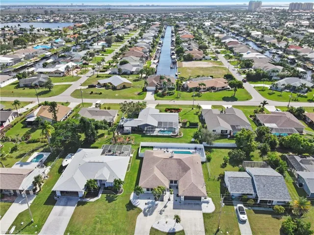 828 SW 51st  TER, Cape Coral, FL 33914