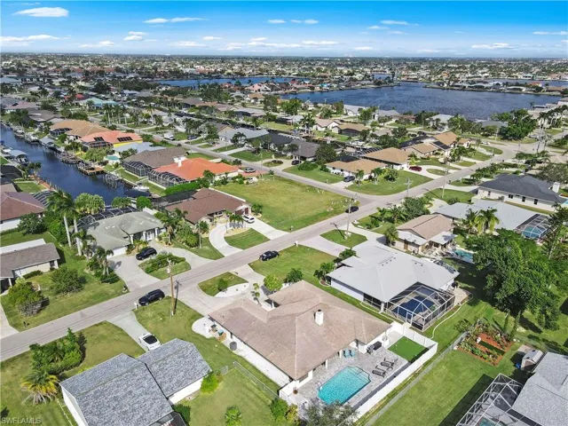 828 SW 51st  TER, Cape Coral, FL 33914
