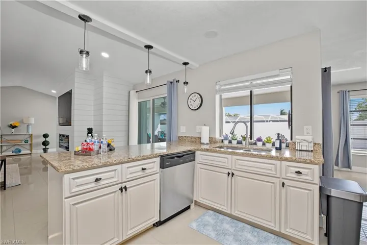 828 SW 51st  TER, Cape Coral, FL 33914