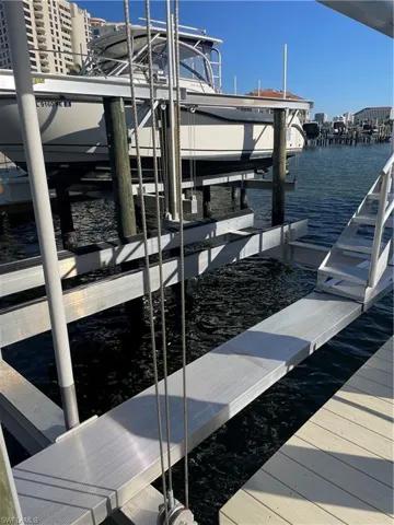 4450  Gulf Shore N BLVD, Naples, FL 34103