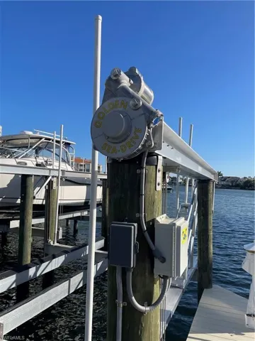 4450  Gulf Shore N BLVD, Naples, FL 34103