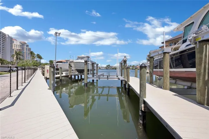 4450  Gulf Shore N BLVD, Naples, FL 34103