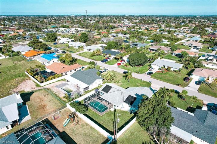 926 SE 27th  ST, CAPE CORAL, FL 33904