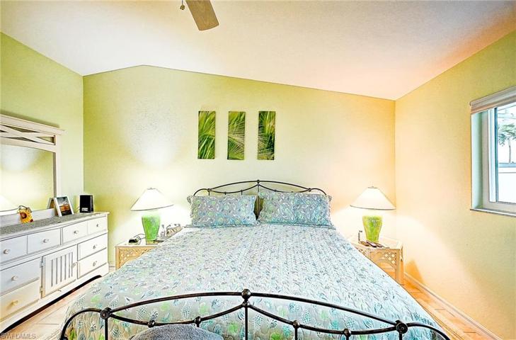 926 SE 27th  ST, CAPE CORAL, FL 33904