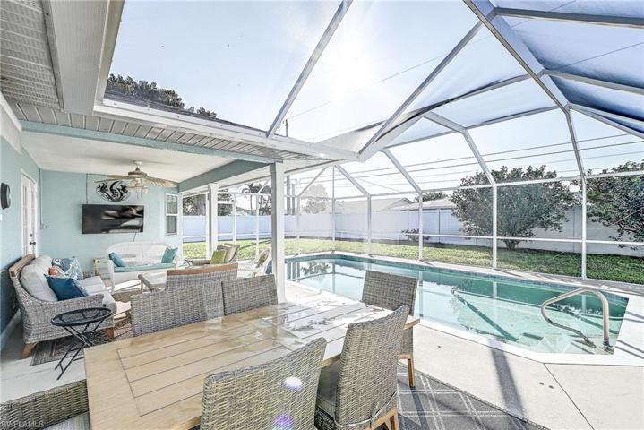 926 SE 27th  ST, CAPE CORAL, FL 33904