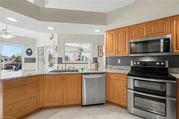 Stainless appliances, double oven