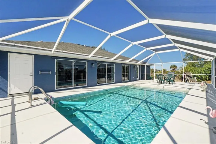 Large swimming pool with 2 heater systems