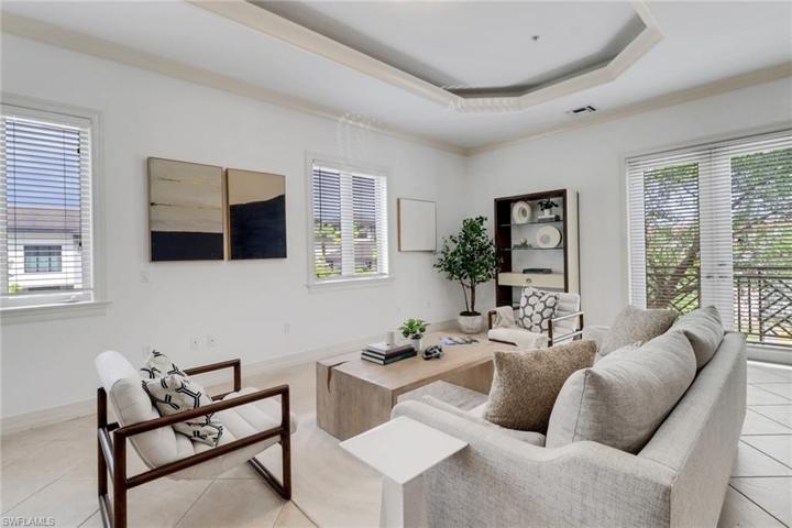 Living area with Western exposure