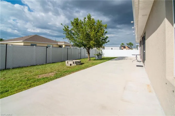 1513 Ne 43rd Ter, Cape Coral, Florida 33909