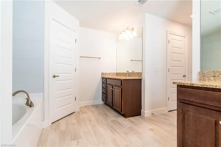 1513 Ne 43rd Ter, Cape Coral, Florida 33909