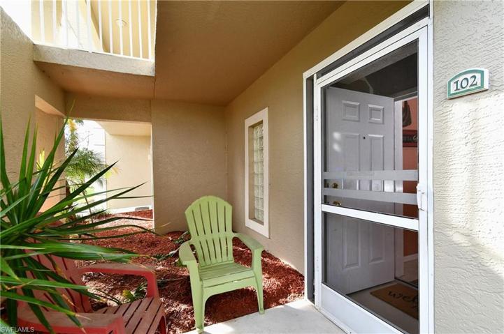 Cozy Corner to read and enjoy tropical Florida